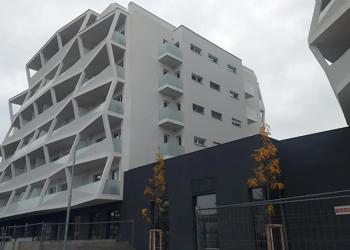 Apartino - Free Parking, View Balcony, Nespresso, Netflix Komarov